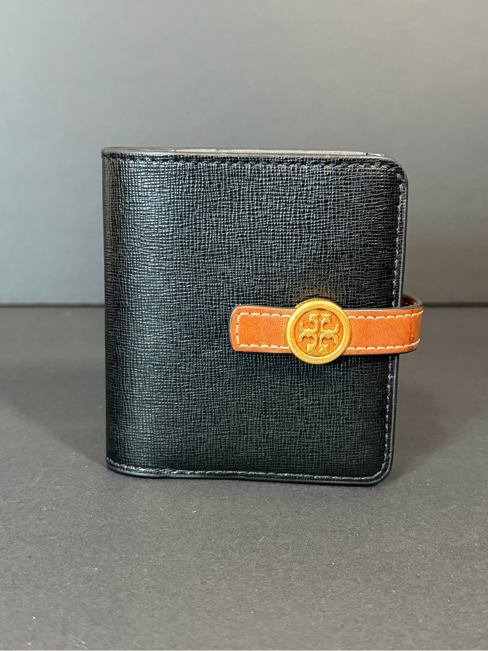NEW Tory Burch Women’s Colorblock Bifold Wallet Black/Tan Logo Snap, Card Slots
